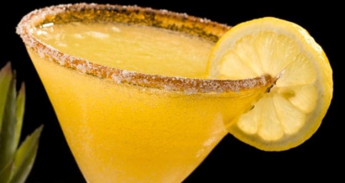 Summer Season drink: घर पर बनाएं टेस्टी एण्ड फ्रूट मिक्स हेल्दी कोल्ड ड्रिंक्स Summer Season drink: घर पर बनाएं टेस्टी एण्ड फ्रूट मिक्स हेल्दी कोल्ड ड्रिंक्स