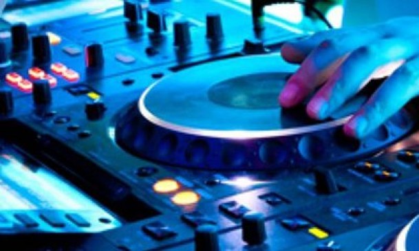 Noise of the dj after the hc halt, the examiner gets bothered Noise of the dj after the hc halt, the examiner gets bothered
