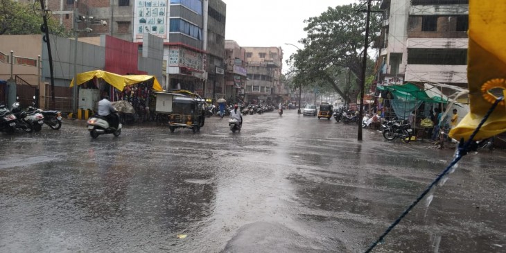 विदर्भ के कई जिलों में बेमौसम बारिश, नागपुर में 15 मिनट तक बादल गरजे- बरसे मेघा  