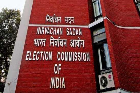 मुंडे के सरकारी बंगले पर घोषणा पत्र जारी होने की शिकायत दर्ज, नागपुर के 8 - रामटेक के 5 उम्मीदवारों को भी नोटिस