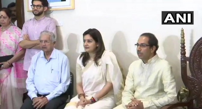 प्रियंका चतुर्वेदी ने छोड़ा कांग्रेस का हाथ थामा शिवसेना का दामन