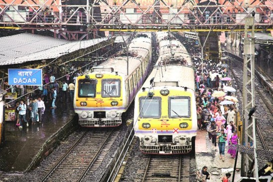 मुंबई लोकल ट्रेनों में दो गुना हुआ अपराध, लूटपाट की घटनाओं में तेजी से बढ़ोतरी
