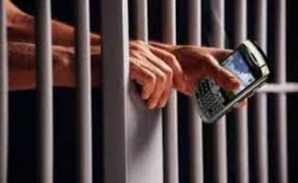 90 percent families of prisoners are deprived of smart phones