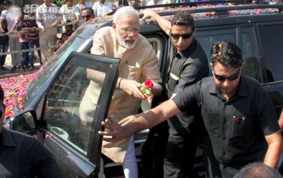 पीएम मोदी के काफिले की तलाशी लेने पर IAS अधिकारी सस्पेंड