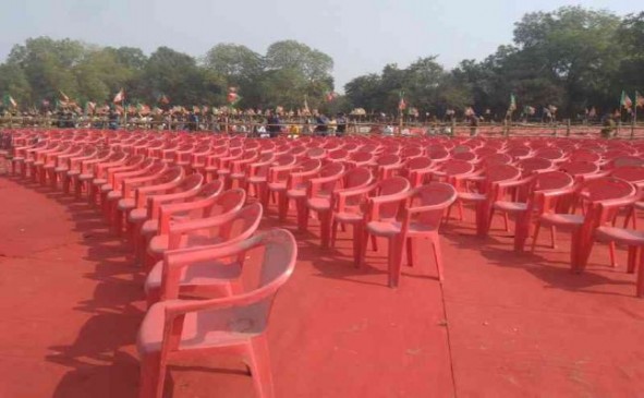 कांग्रेस कार्यकर्ताओं ने पत्रकार को पीटा, खाली कुर्सियों की फोटो खींचने का आरोप