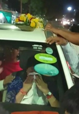 कांग्रेस में फिर गुटबाजी : संबोधित करने आईं उम्मीदवार राणा की आंखें छलकीं- हंगामा देख उल्टे पांव लौटीं 