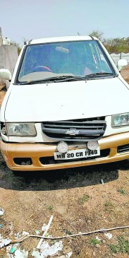 Seven miscreants tried to ram police man with tavera vehicle