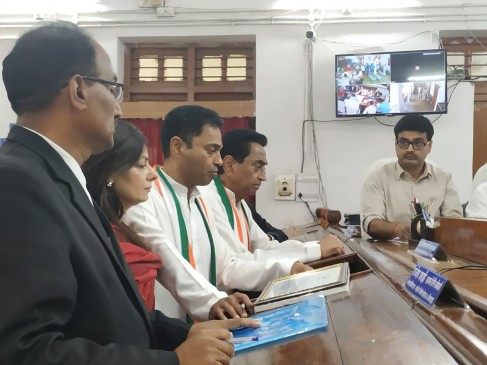 छिंदवाड़ा में कमलनाथ और नकुलनाथ ने एक साथ दाखिल किए नामांकन