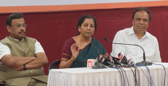 निर्मला सीतारमण ने कहा- मुंबई हमले के बाद कांग्रेस सरकार ने ठोस कदम नहीं उठाया, कल गरजेंगे मोदी निर्मला सीतारमण ने कहा- मुंबई हमले के बाद कांग्रेस सरकार ने ठोस कदम नहीं उठाया, कल गरजेंगे मोदी