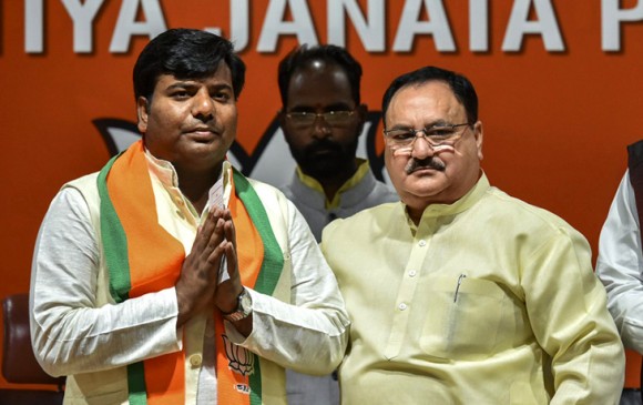 UP: गोरखपुर सांसद प्रवीण निषाद बीजेपी में शामिल, लड़ सकते हैं चुनाव