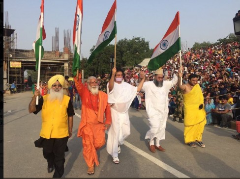 No Fake News: पांच अलग धर्मों के गुरुओं ने उठाए कांग्रेस के झंडे, आखिर क्या है सच ? No Fake News: पांच अलग धर्मों के गुरुओं ने उठाए कांग्रेस के झंडे, आखिर क्या है सच ?