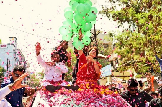 प्रियंका गांधी का तंज, मोदी सुरक्षा विशेषज्ञ हैं उन्हें लगता है बादलों की वजह से रडार काम नहीं करते प्रियंका गांधी का तंज, मोदी सुरक्षा विशेषज्ञ हैं उन्हें लगता है बादलों की वजह से रडार काम नहीं करते