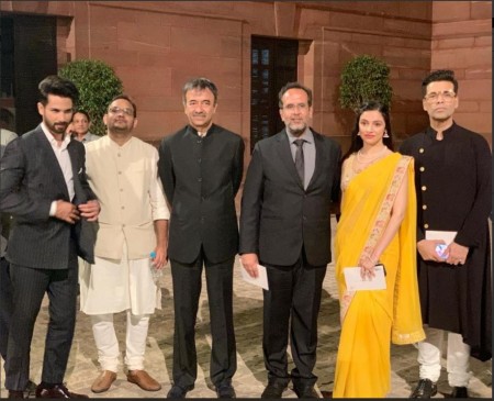 Oath Taking Ceremony: ये फिल्मी सितारे भी हुए शामिल, लगाया ग्लैमर का तड़का Oath Taking Ceremony: ये फिल्मी सितारे भी हुए शामिल, लगाया ग्लैमर का तड़का