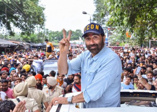 चुनावी मैदान में उतरे थे ये एक्टर्स, 23 मई को होगा इनकी किस्मत का फैसला चुनावी मैदान में उतरे थे ये एक्टर्स, 23 मई को होगा इनकी किस्मत का फैसला