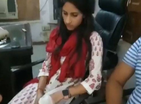 रायबरेली से कांग्रेस विधायक अदिति सिंह के काफिले पर फायरिंग, तीन गड़ियां पलटीं रायबरेली से कांग्रेस विधायक अदिति सिंह के काफिले पर फायरिंग, तीन गड़ियां पलटीं