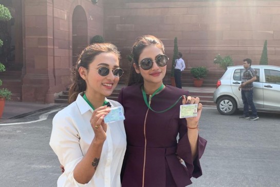 बंगाली एक्ट्रेस मिमी और नुसरत का बतौर MP संसद में पहला दिन, आप भी देखें बंगाली एक्ट्रेस मिमी और नुसरत का बतौर MP संसद में पहला दिन, आप भी देखें