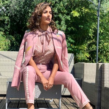 Cannes 2019: जब हिना खान ने रेड कारपेट पर रखे अपने कदम, सबकी निगाहें उन पर टिकी Cannes 2019: जब हिना खान ने रेड कारपेट पर रखे अपने कदम, सबकी निगाहें उन पर टिकी