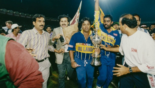 1975 में इंग्लैंड में हुआ था वर्ल्ड कप का पहला मैच, कुछ इस तरह बढ़ा सफर 1975 में इंग्लैंड में हुआ था वर्ल्ड कप का पहला मैच, कुछ इस तरह बढ़ा सफर