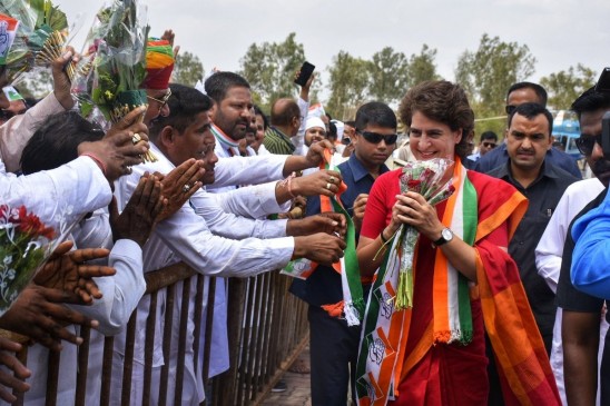 उज्जैन के महाकालेश्वर मंदिर में कांग्रेस महासचिव प्रियंका गांधी ने की पूजा उज्जैन के महाकालेश्वर मंदिर में कांग्रेस महासचिव प्रियंका गांधी ने की पूजा