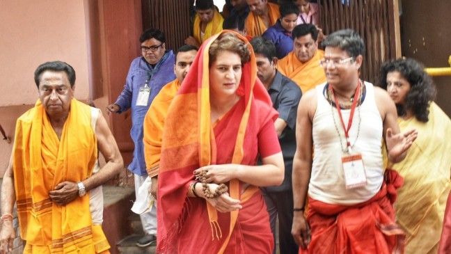 उज्जैन के महाकालेश्वर मंदिर में कांग्रेस महासचिव प्रियंका गांधी ने की पूजा उज्जैन के महाकालेश्वर मंदिर में कांग्रेस महासचिव प्रियंका गांधी ने की पूजा