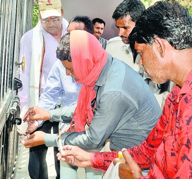 Corporation seized a marriage hall due to disobedience in rule
