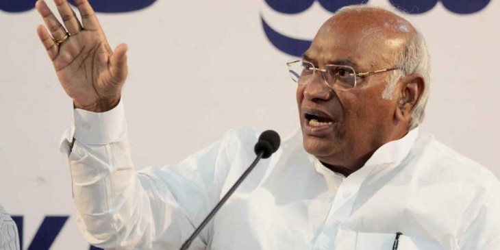 मल्लिकार्जुन खड़गे बोले- कांग्रेस की 40 सीट नहीं आई तो क्या फांसी लगा लेंगे मोदी ? मल्लिकार्जुन खड़गे बोले- कांग्रेस की 40 सीट नहीं आई तो क्या फांसी लगा लेंगे मोदी ?