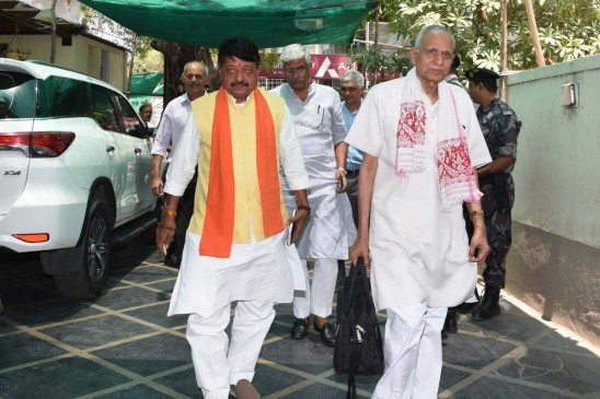 कैलाश बोले- हार की किरकिरी से बचने के लिए ईवीएम पर ठीकरा फोड़ रहा विपक्ष, संघ के दरबार पहुंची बंगाल की रिपोर्ट कैलाश बोले- हार की किरकिरी से बचने के लिए ईवीएम पर ठीकरा फोड़ रहा विपक्ष, संघ के दरबार पहुंची बंगाल की रिपोर्ट
