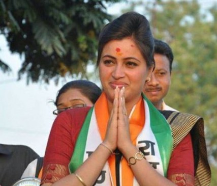 MP Navneet Kaur Rana Won Lok Sabha Election Know Her Love Story | कभी साउथ  की अभिनेत्री रही, अब निर्दलीय बनी सांसद, ऐसी है उनकी लव स्टोरी - दैनिक  भास्कर हिंदी