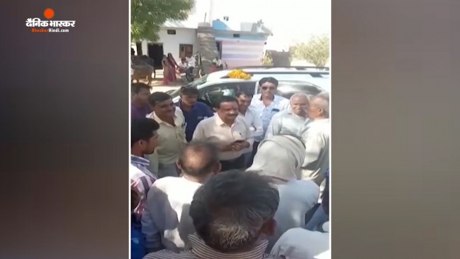 मध्य प्रदेश के PWD मंत्री ने दिग्विजय सिंह को दी भद्दी गाली, वीडियो वायरल मध्य प्रदेश के PWD मंत्री ने दिग्विजय सिंह को दी भद्दी गाली, वीडियो वायरल