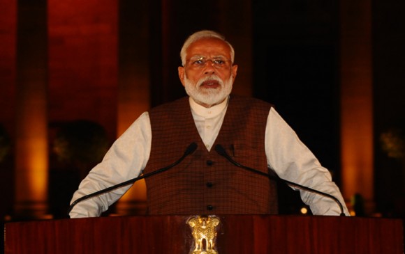 राष्ट्रपति से मिलकर नरेंद्र मोदी ने पेश किया सरकार बनाने का दावा, 30 को ले सकते हैं शपथ