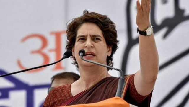 बच्चों से नारे लगवाने पर फंसी प्रियंका, बाल संरक्षण आयोग ने मांगा जवाब 