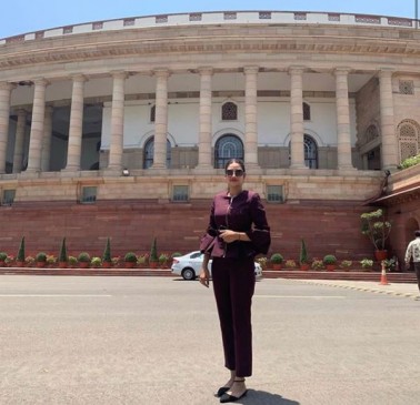 ट्रोलिंग पर सांसद नुसरत ने दिया करारा जवाब, साथ ही ट्रोलर्स को कहा शुक्रिया ट्रोलिंग पर सांसद नुसरत ने दिया करारा जवाब, साथ ही ट्रोलर्स को कहा शुक्रिया