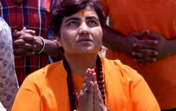 गोडसे को देशभक्त बताने वाले बयान पर झुकीं प्रज्ञा, कहा - देश से माफी मांगती हूं