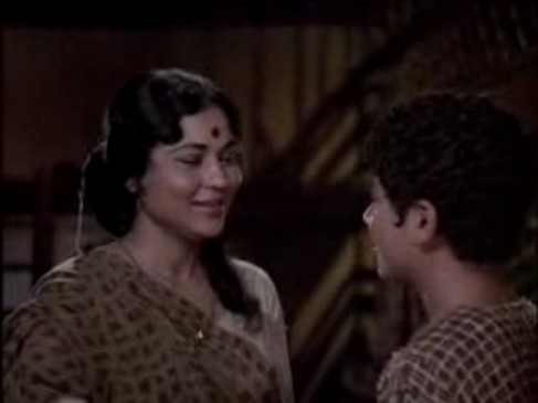 Mother's day: हंसी, खुशी और इमोशन भरे इन गानों में झलकता है मां का प्यार Mother's day: हंसी, खुशी और इमोशन भरे इन गानों में झलकता है मां का प्यार