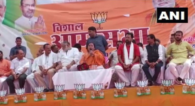 गांधी शब्द महात्मा गांधी से नहीं, बल्कि फिरोज गांधी से आया है- उमा भारती