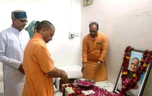 शिवराज सिंह चौहान के गांव जैत पहुंचे योगी, दिवंगत पिता को दी श्रद्धांजलि