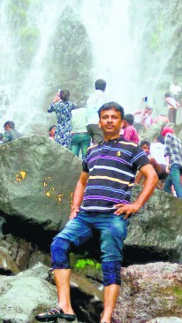 Youth in the grip of electric current while repairing cable,1 died