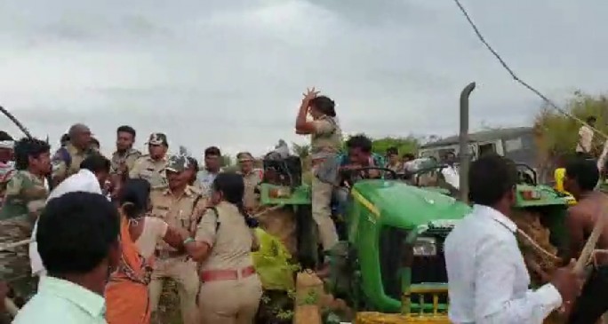 सिरपुर कागजनगर में वन अधिकारियों पर हमला, रेंज ऑफिसर गंभीर रूप से घायल सिरपुर कागजनगर में वन अधिकारियों पर हमला, रेंज ऑफिसर गंभीर रूप से घायल