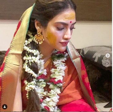 सांसद नुसरत जहां बंधी शादी के बंधन में, बिजनेसमैन निखिल जैन संग लिए सात फेरे सांसद नुसरत जहां बंधी शादी के बंधन में, बिजनेसमैन निखिल जैन संग लिए सात फेरे