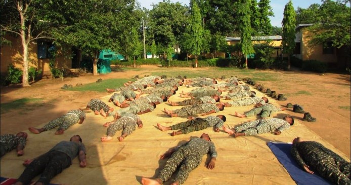 अंतर्राष्ट्रीय योग दिवस: जल, थल, बर्फ में योग, जानवरों ने भी लगाए आसन अंतर्राष्ट्रीय योग दिवस: जल, थल, बर्फ में योग, जानवरों ने भी लगाए आसन