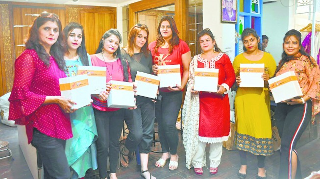 Women rush to subscribe woman bhaskar club,registration continues