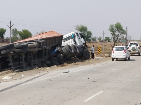 3 died while 5 injured in the collision of scorpio and trailer