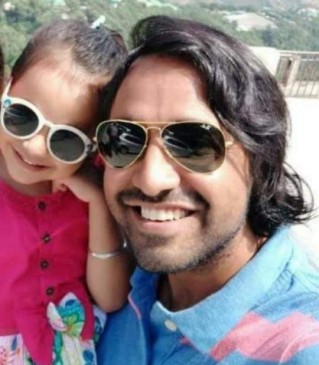 शहीद मेजर केतन शर्मा को राजनाथ सिंह ने दी श्रद्धांजलि, गम में डूबा परिवार शहीद मेजर केतन शर्मा को राजनाथ सिंह ने दी श्रद्धांजलि, गम में डूबा परिवार