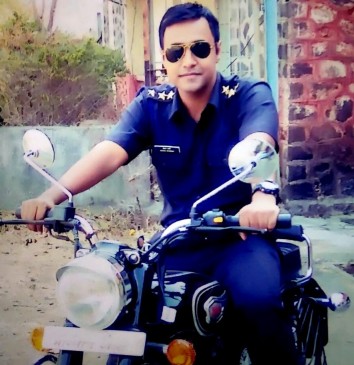 शहीद मेजर केतन शर्मा को राजनाथ सिंह ने दी श्रद्धांजलि, गम में डूबा परिवार शहीद मेजर केतन शर्मा को राजनाथ सिंह ने दी श्रद्धांजलि, गम में डूबा परिवार