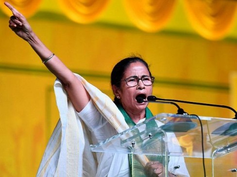 ममता बनर्जी को एक और झटका, पार्टी उपाध्यक्ष सब्यसाची रॉय ने थामा BJP का दामन