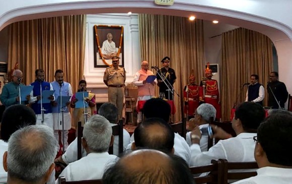 नीतीश कैबिनेट में जेडीयू के 8 विधायक बने मंत्री, बीजेपी को नहीं मिली जगह