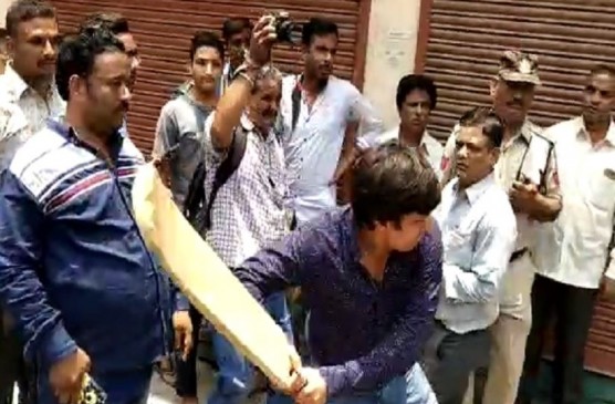आकाश विजयवर्गीय को भारी पड़ी बल्लेबाजी, जमानत निरस्त, काटेंगे जेल की हवा