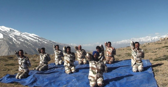 अंतर्राष्ट्रीय योग दिवस: जल, थल, बर्फ में योग, जानवरों ने भी लगाए आसन अंतर्राष्ट्रीय योग दिवस: जल, थल, बर्फ में योग, जानवरों ने भी लगाए आसन