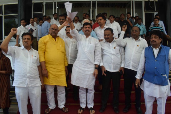 Members are angry on dhangar reservation issue- ruckus in house
