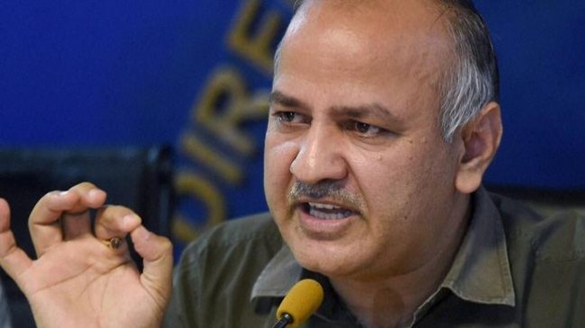 गर्मी और लू से बेहाल दिल्ली के लोग, स्कूलों की छुट्टियां एक सप्ताह बढ़ीं